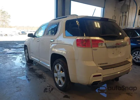 2015 GMC Terrain Denali z USA, uszkodzony, nr VIN 2GKFLZE31F6180019